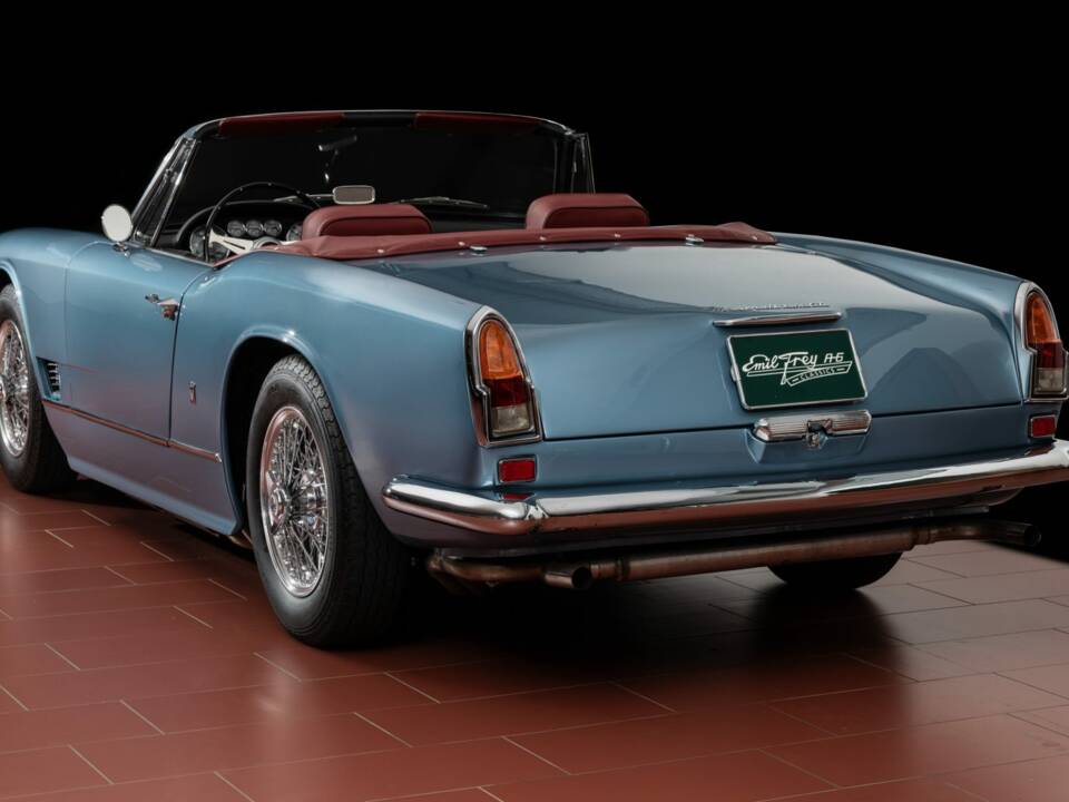 Image 4/4 de Maserati 3500 GTI Spyder Vignale (1964)