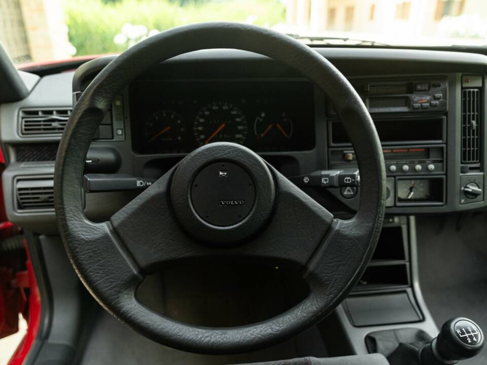 Bild 33/50 von Volvo 480 S (1993)