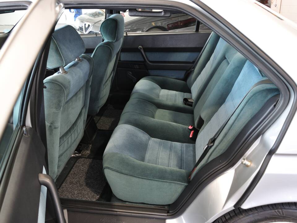 Bild 18/41 von Alfa Romeo 164 2.0 (1990)
