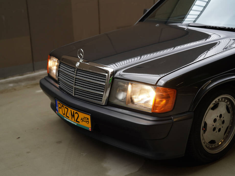 Image 49/83 of Mercedes-Benz 190 E 2.3-16 (1984)