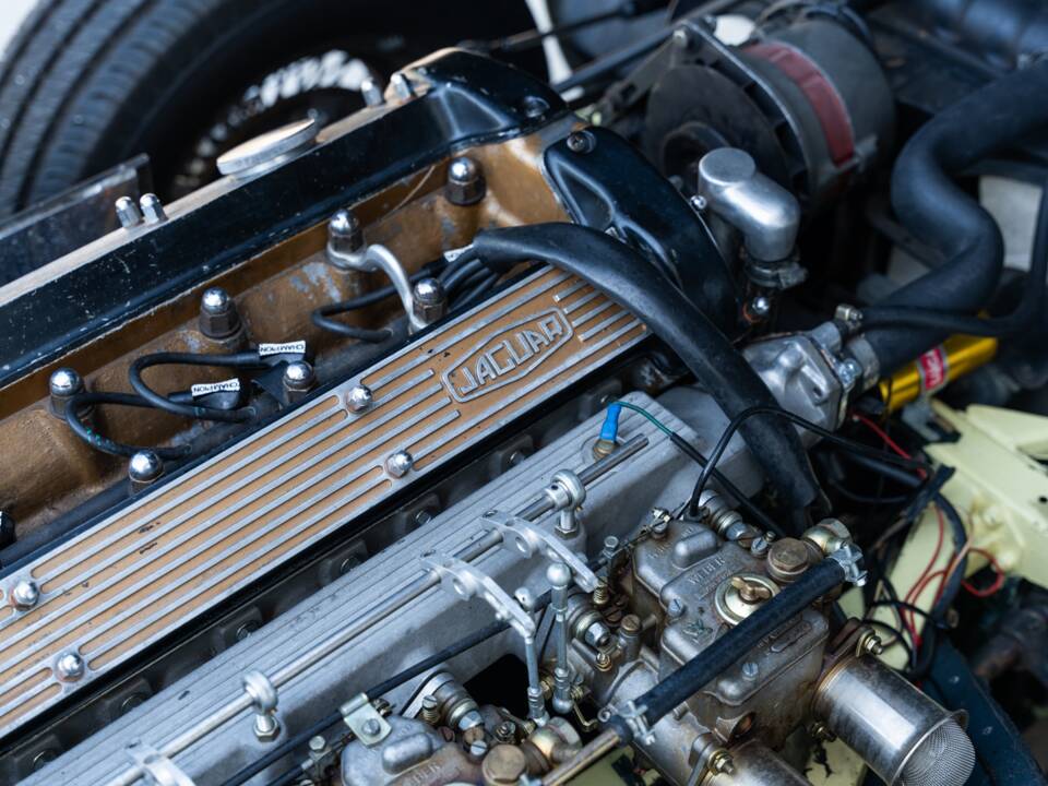 Image 67/78 de Jaguar E-Type (1969)