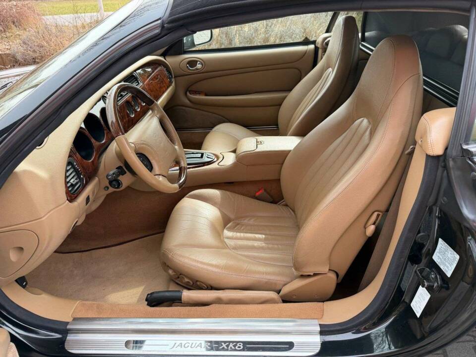 Image 7/34 of Jaguar XK8 4.0 (1997)