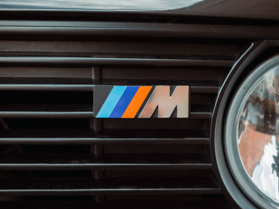 Image 14/42 of BMW 320is (1989)