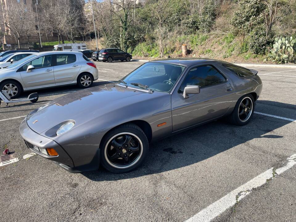 Image 17/21 de Porsche 928 S (1986)