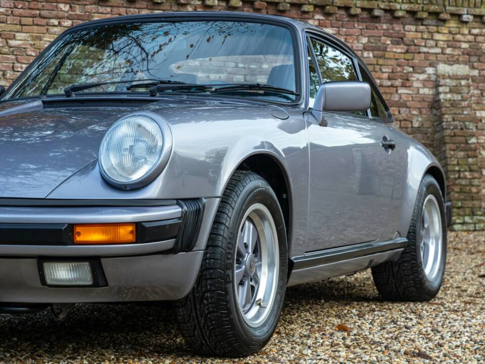 Immagine 25/50 di Porsche 911 Carrera 3.2 "25 years 911" (1988)