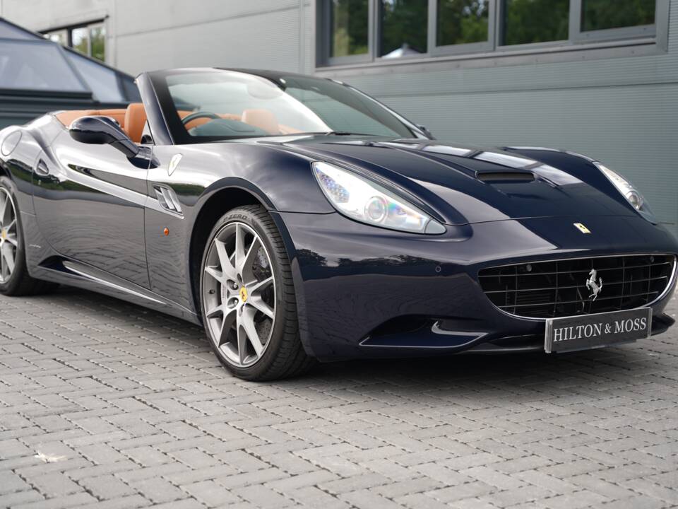 Image 22/50 de Ferrari California (2012)