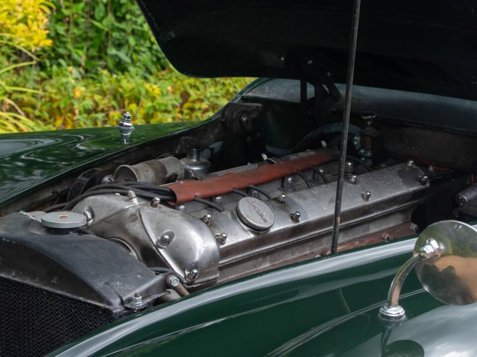 Image 38/46 of Jaguar XK 120 DHC (1954)