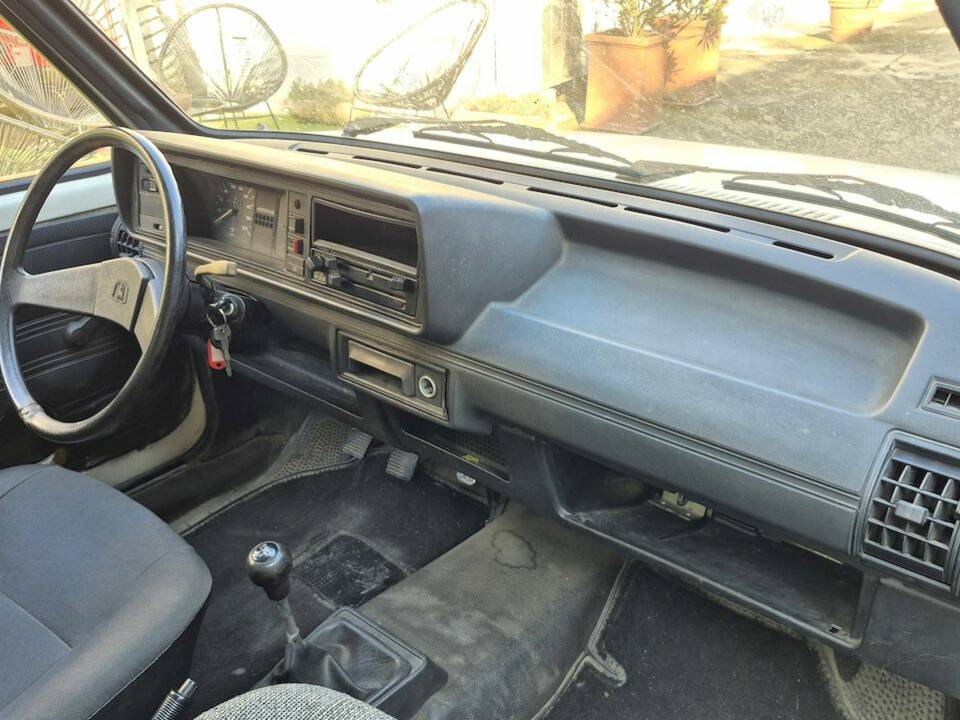 Image 28/43 of Volkswagen Caddy I 1.6 D (1990)