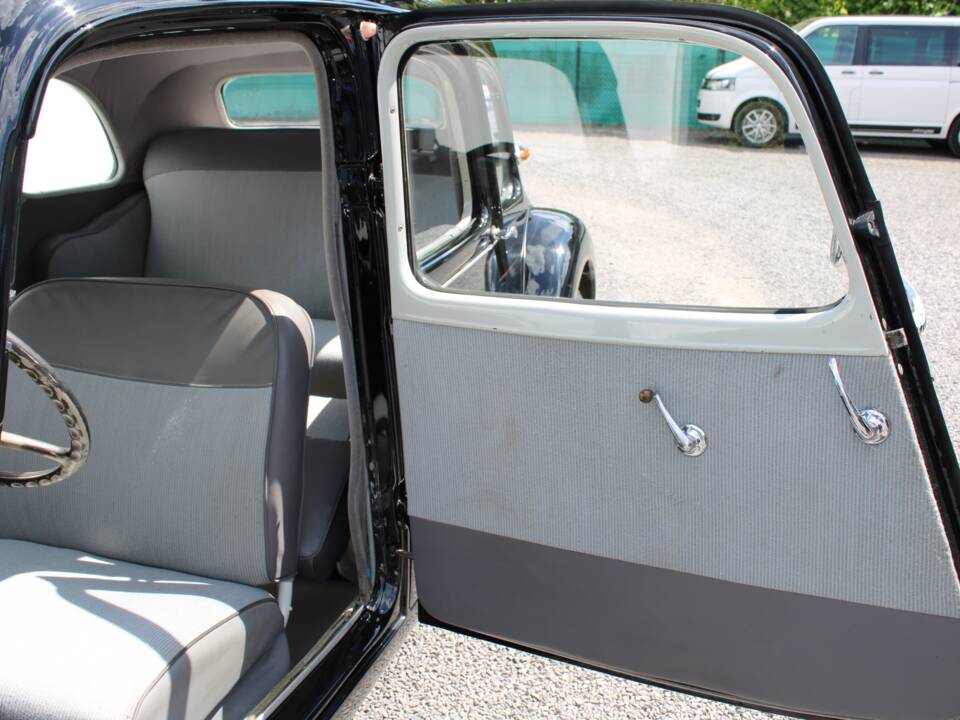 Image 24/50 of Citroën Traction Avant 11 Familiale (1955)