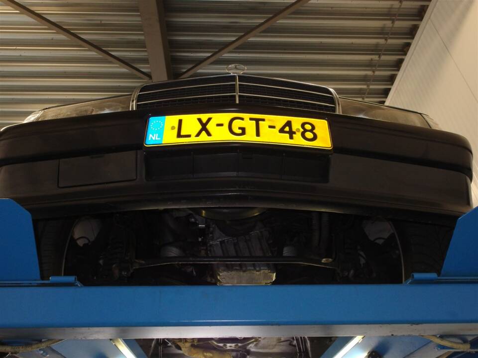 Immagine 81/98 di Mercedes-Benz 190 E 2.3-16 (1985)