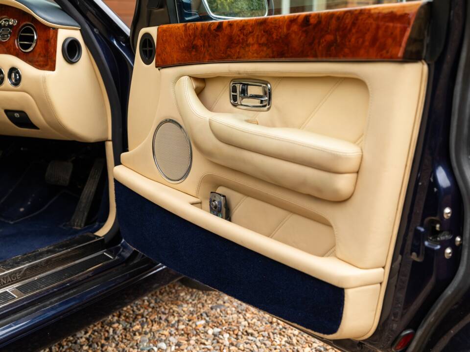 Image 12/37 of Bentley Arnage R (2002)