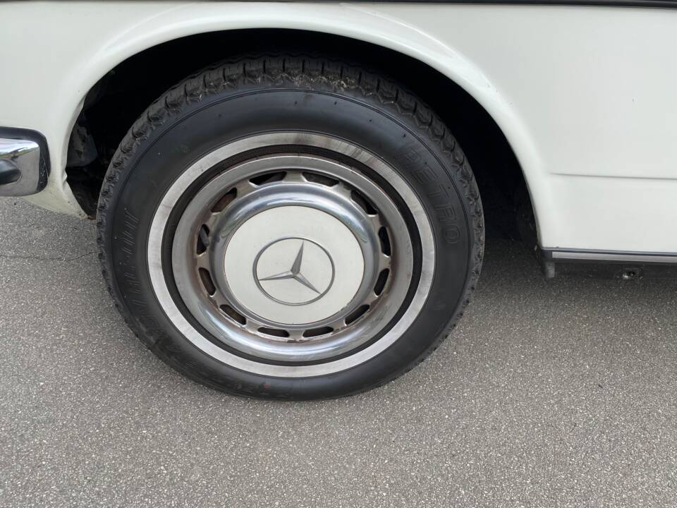 Image 12/49 of Mercedes-Benz 230 C (1980)
