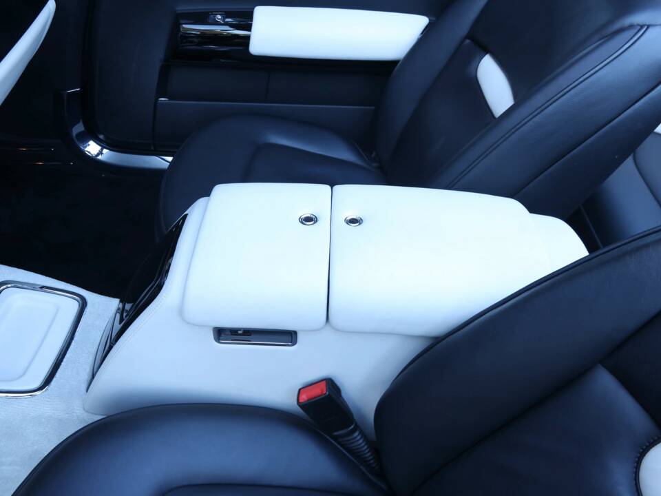 Image 32/50 of Rolls-Royce Phantom DHC (2009)