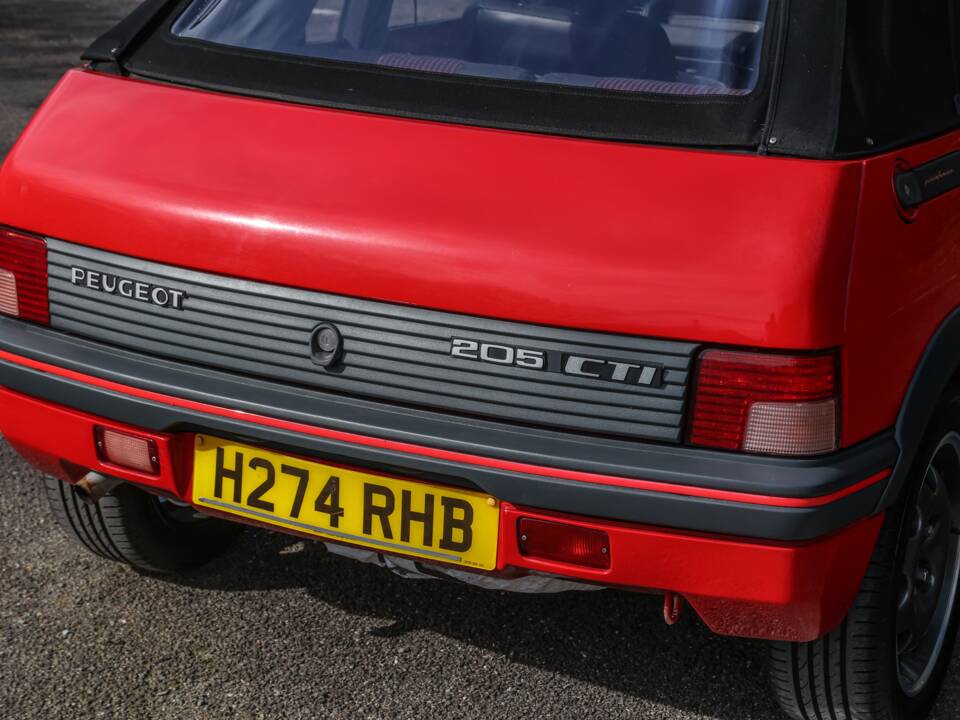 Immagine 7/39 di Peugeot 205 CTi (1991)