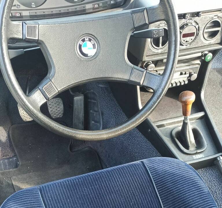 Image 2/8 of BMW 520/6 (1981)