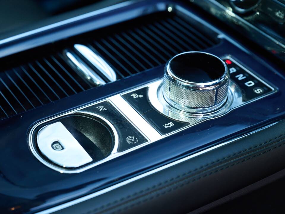 Image 8/10 of Jaguar XJ 5.0 (2012)