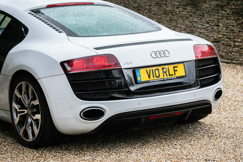 Image 12/38 of Audi R8 V10 (2010)