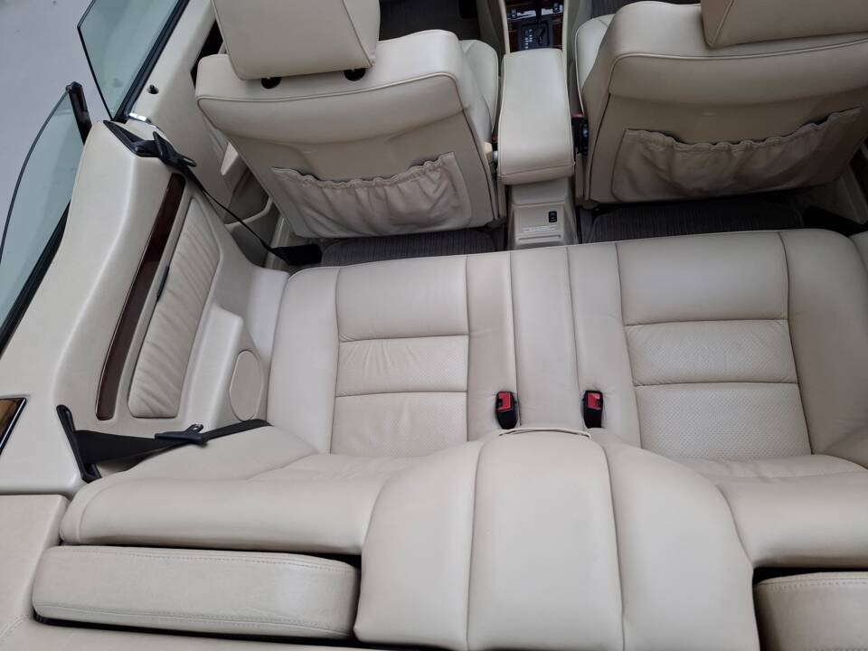 Image 9/42 of Mercedes-Benz 300 CE-24 (1993)