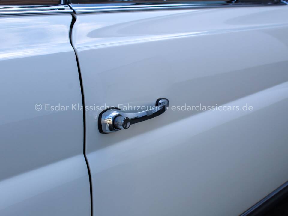 Image 9/32 of Mercedes-Benz 250 SE (1967)