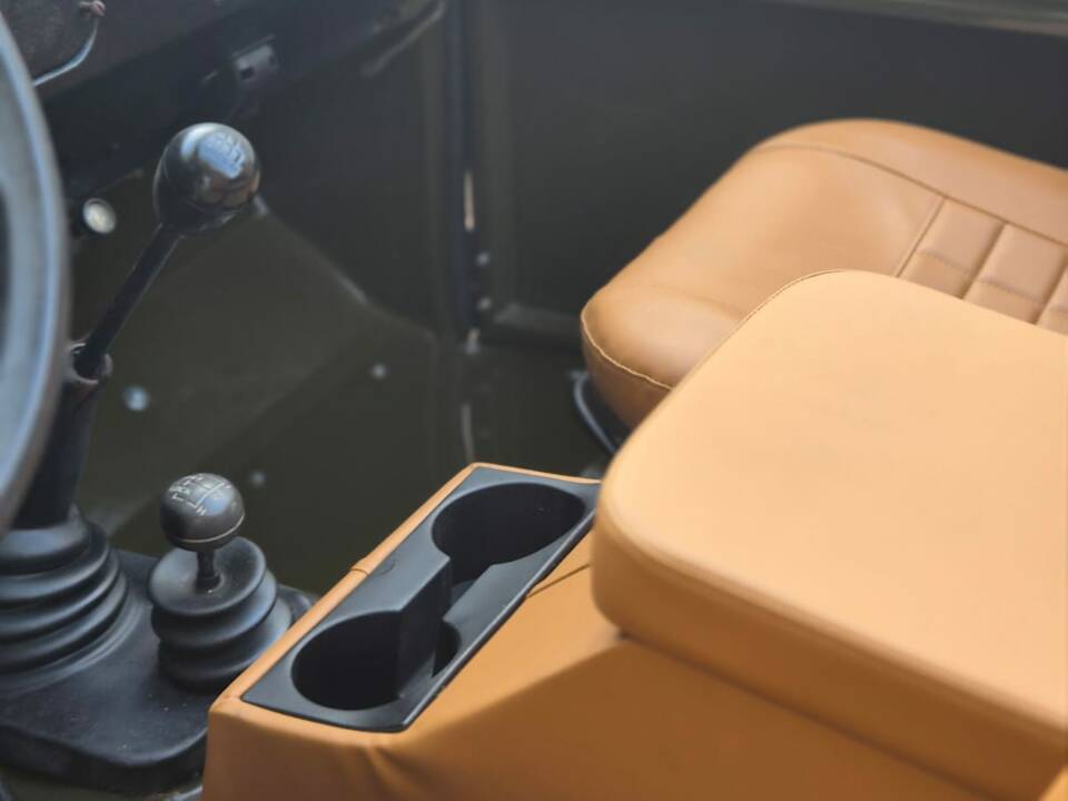 Image 11/25 of Land Rover 90 (1986)