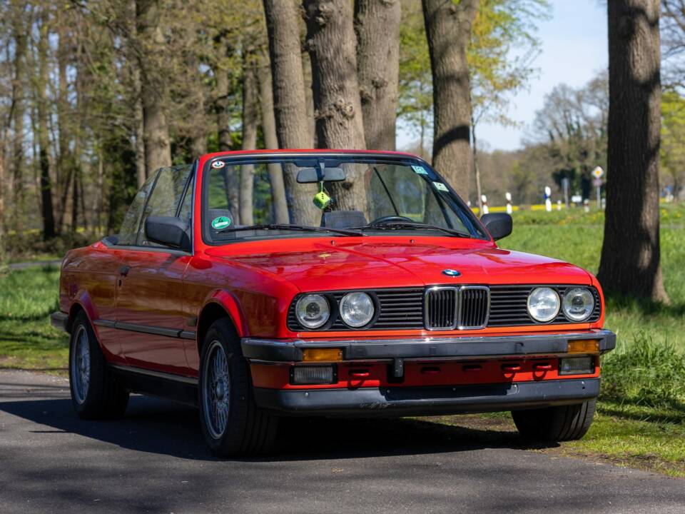 Image 2/8 of BMW 320i (1990)