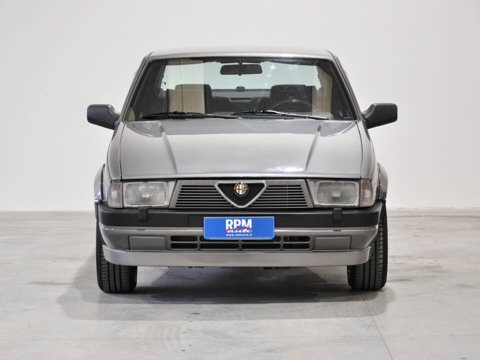Bild 11/34 von Alfa Romeo 75 2.0 Twin Spark (1988)