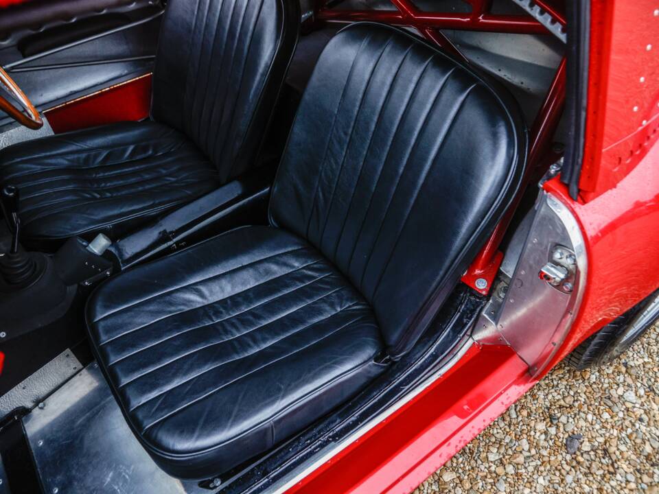 Image 37/49 of MG MGA 1850 (1960)