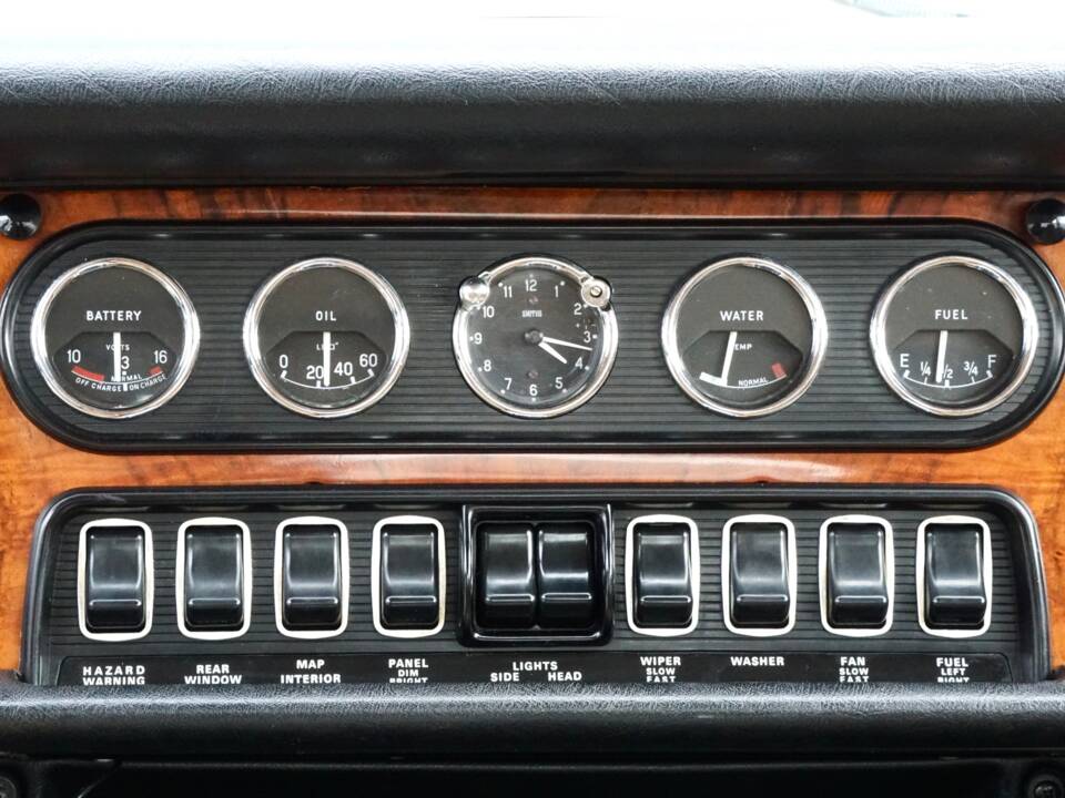 Image 24/30 of Jaguar XJ 6 4.2 (1970)