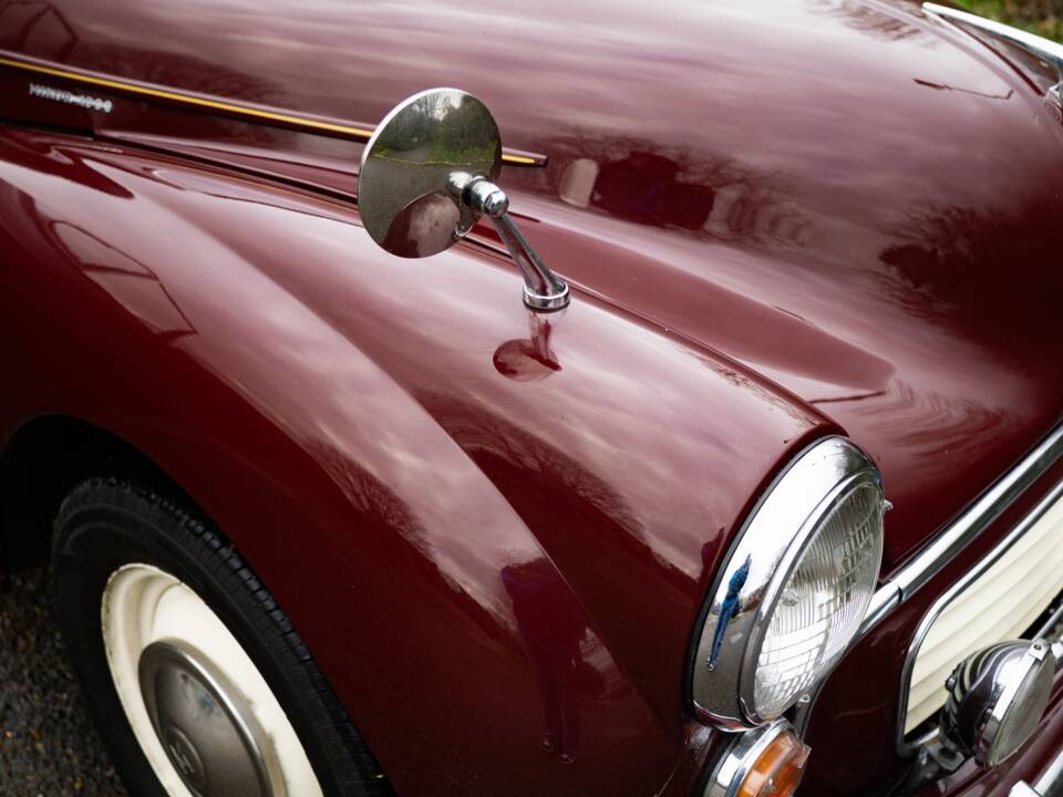 Image 24/43 of Morris Minor 1000 Traveller (1966)