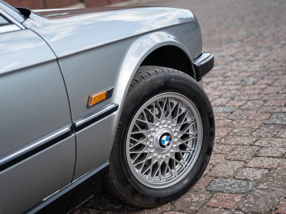 Image 4/71 of BMW 325i (1989)