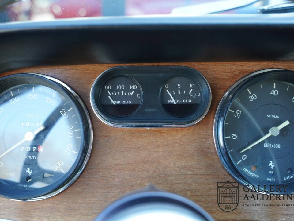 Image 30/50 de Ferrari 330 GT 2+2 (1965)