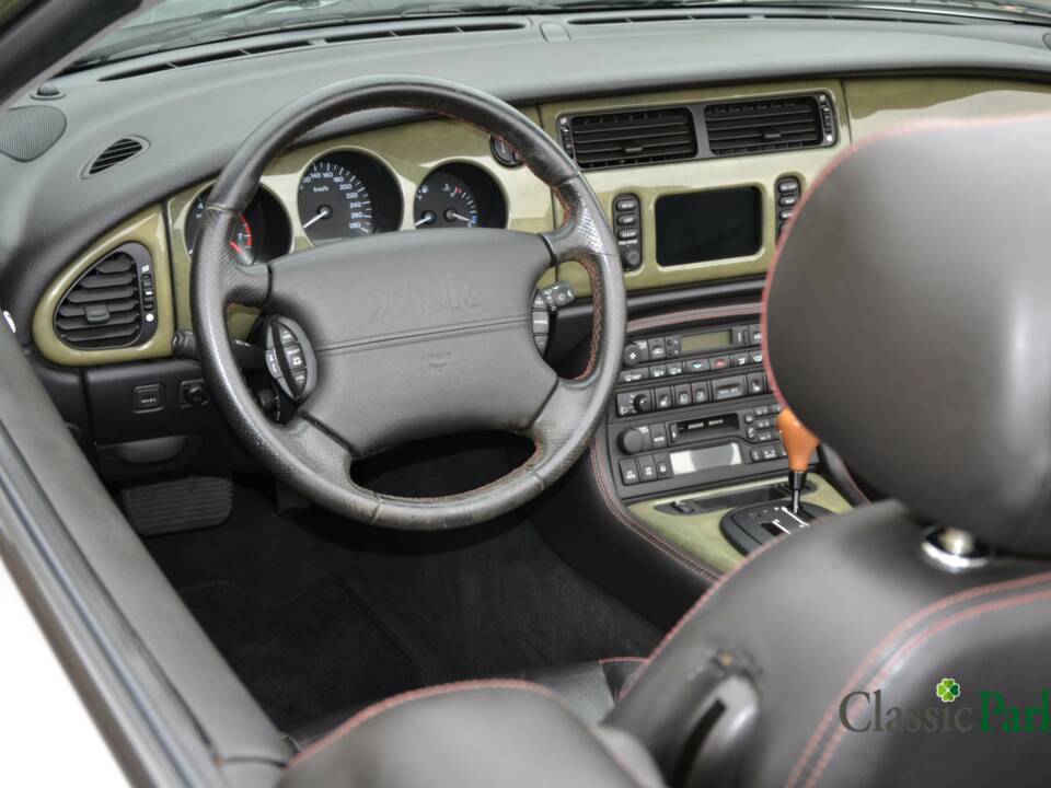 Image 25/50 of Jaguar XKR &quot;Silverstone&quot; (2000)