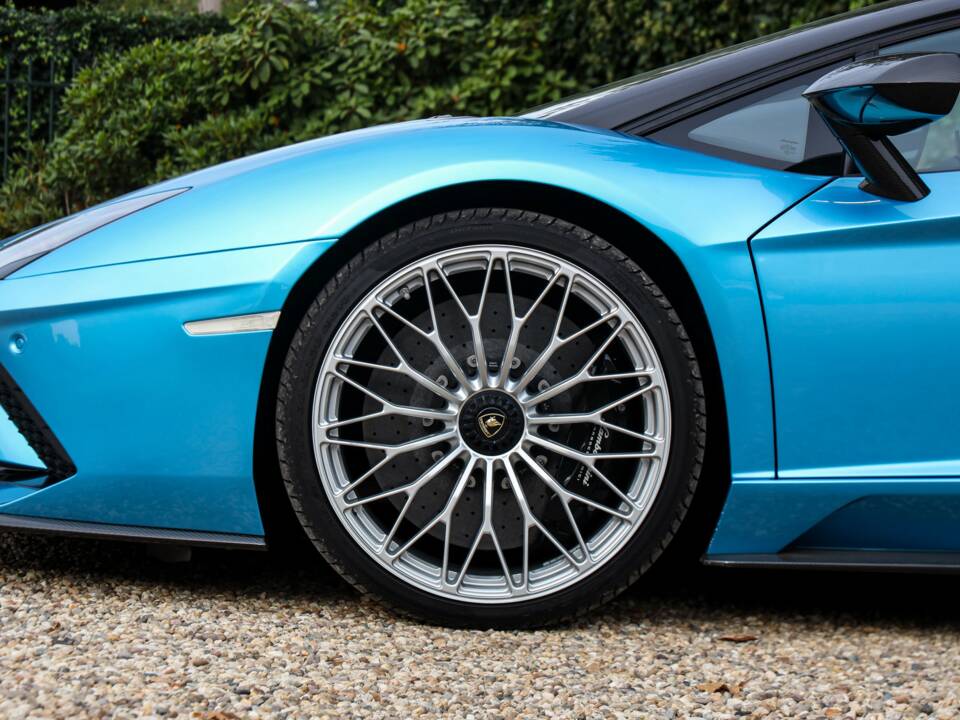 Image 22/50 of Lamborghini Aventador S (2018)