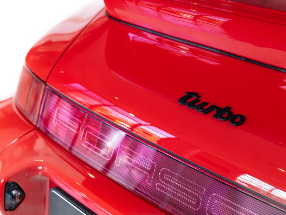 Image 23/32 of Porsche 911 Turbo 3.3 (1992)