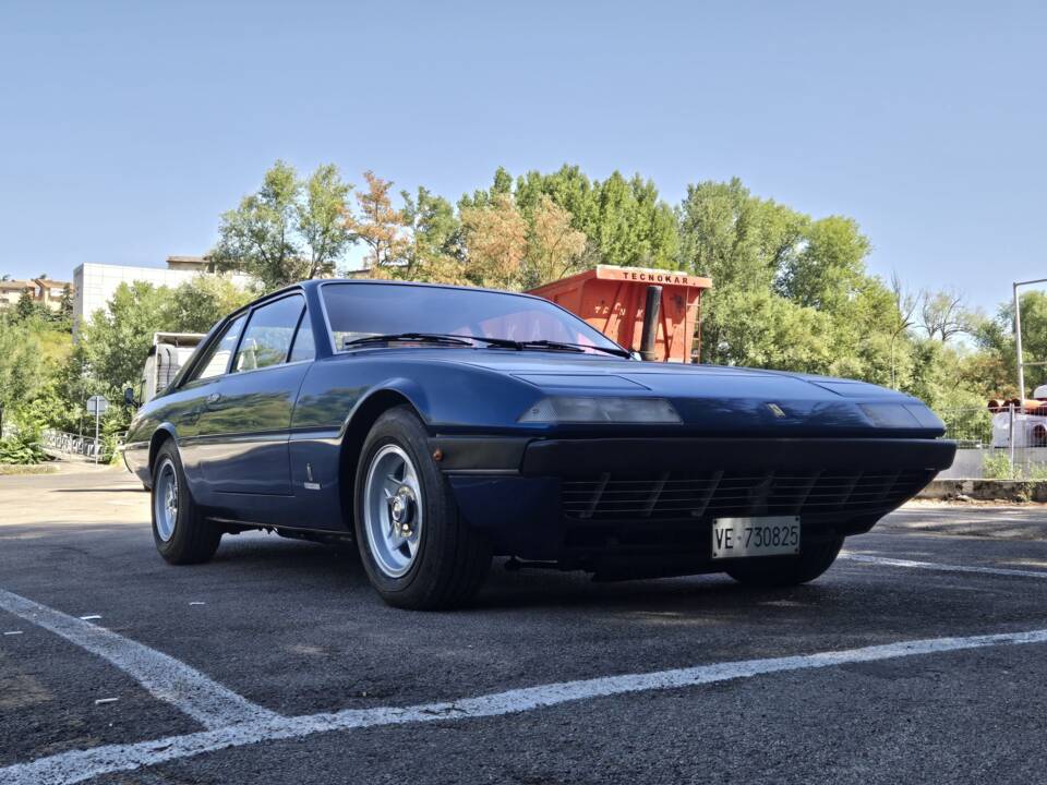 Image 15/77 of Ferrari 365 GT4 2+2 (1975)