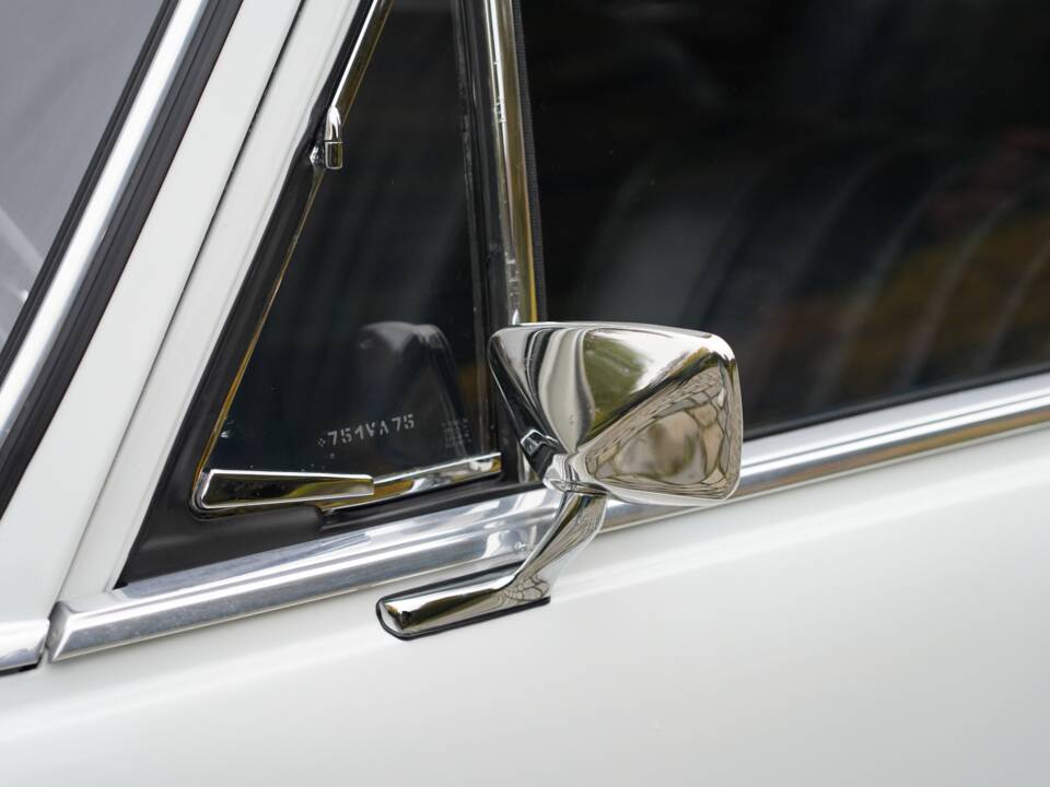 Bild 11/12 von Mercedes-Benz 220 (1968)