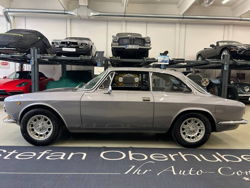 Image 8/35 de Alfa Romeo 2000 GT Veloce (1975)