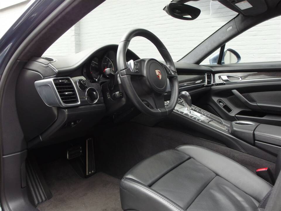 Imagen 51/99 de Porsche Panamera Turbo (2009)