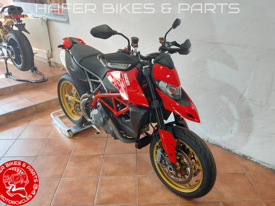 Immagine 2/40 di Ducati Hypermotard 950 (2023)
