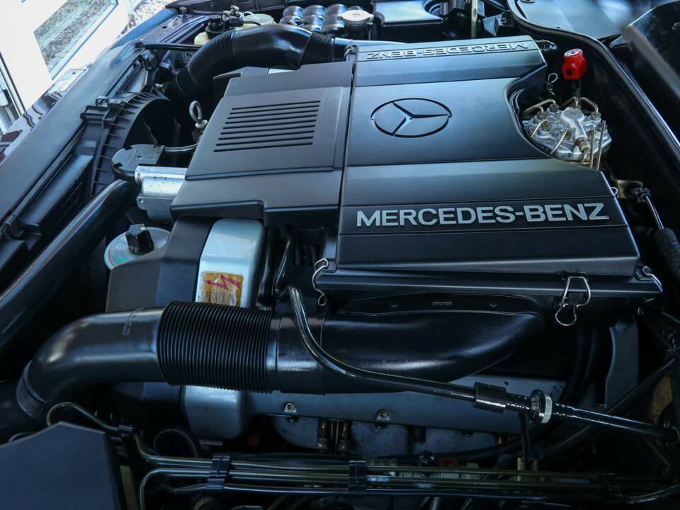 Image 13/50 of Mercedes-Benz 500 SL (1990)