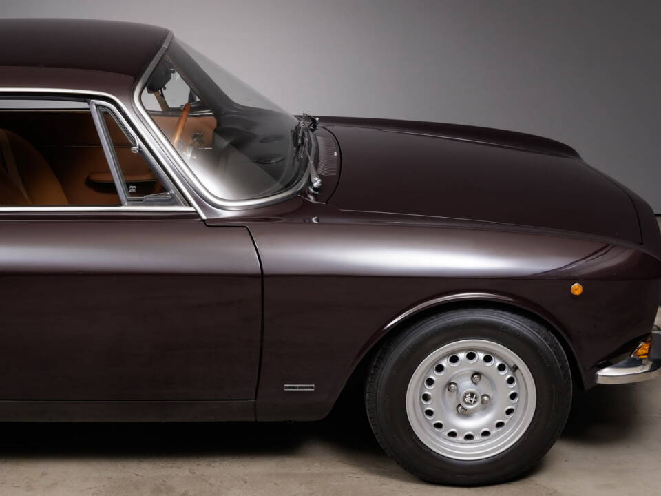 Immagine 14/35 di Alfa Romeo Giulia 1300 GT Junior (1973)