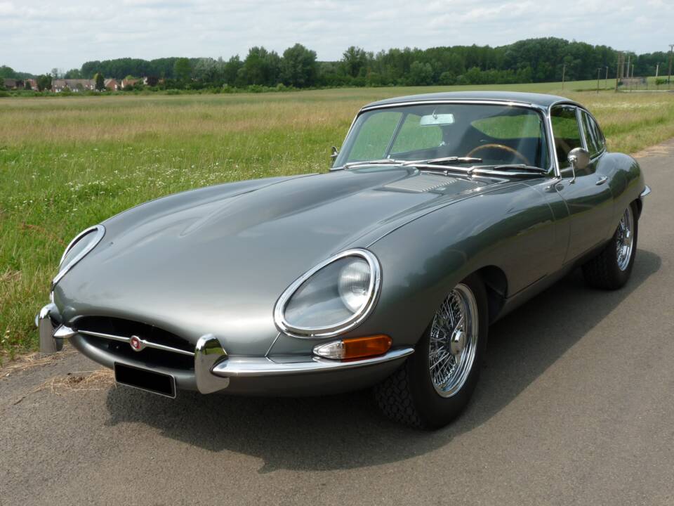 Image 3/22 de Jaguar E-Type (1968)