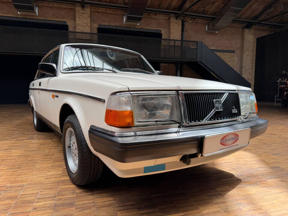 Bild 6/43 von Volvo 240 (1989)