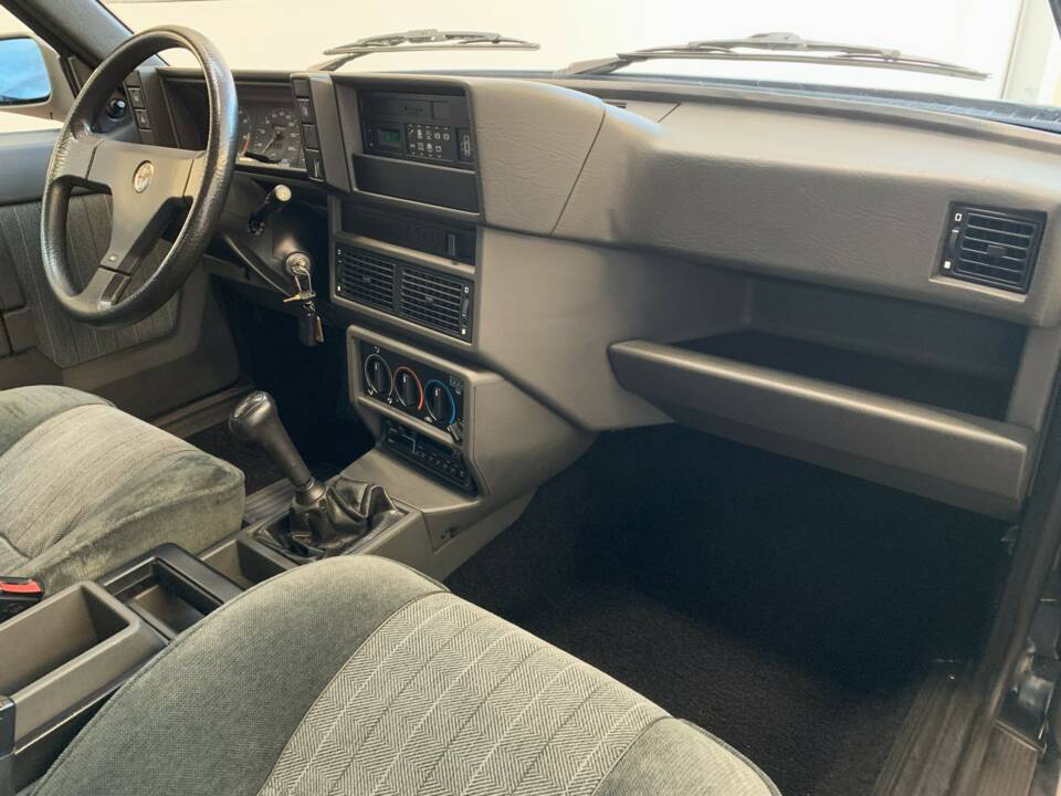 Image 25/30 of Alfa Romeo 75 1.6 (1989)
