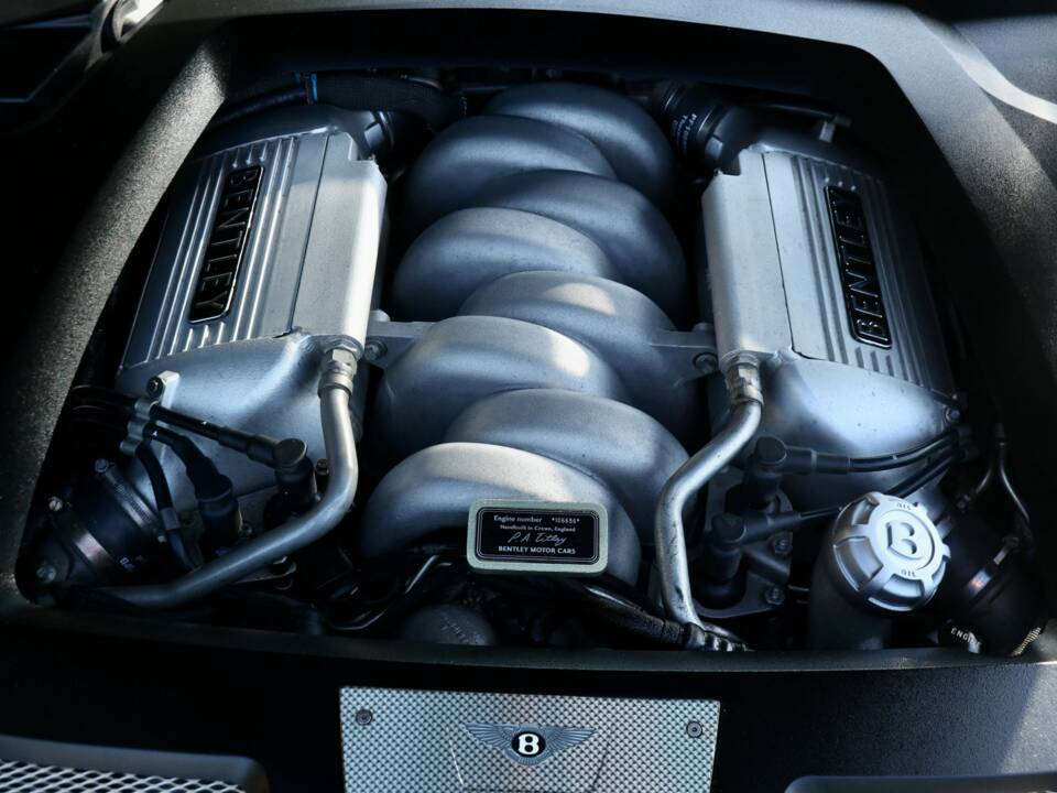 Image 40/50 de Bentley Azure (2008)