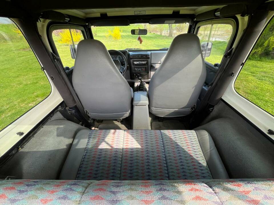 Image 22/38 of Jeep Wrangler Sport Hardtop 2.5 (1997)