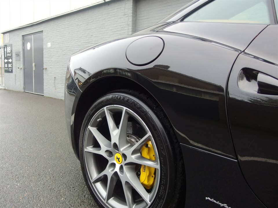 Image 14/99 of Ferrari California (2010)
