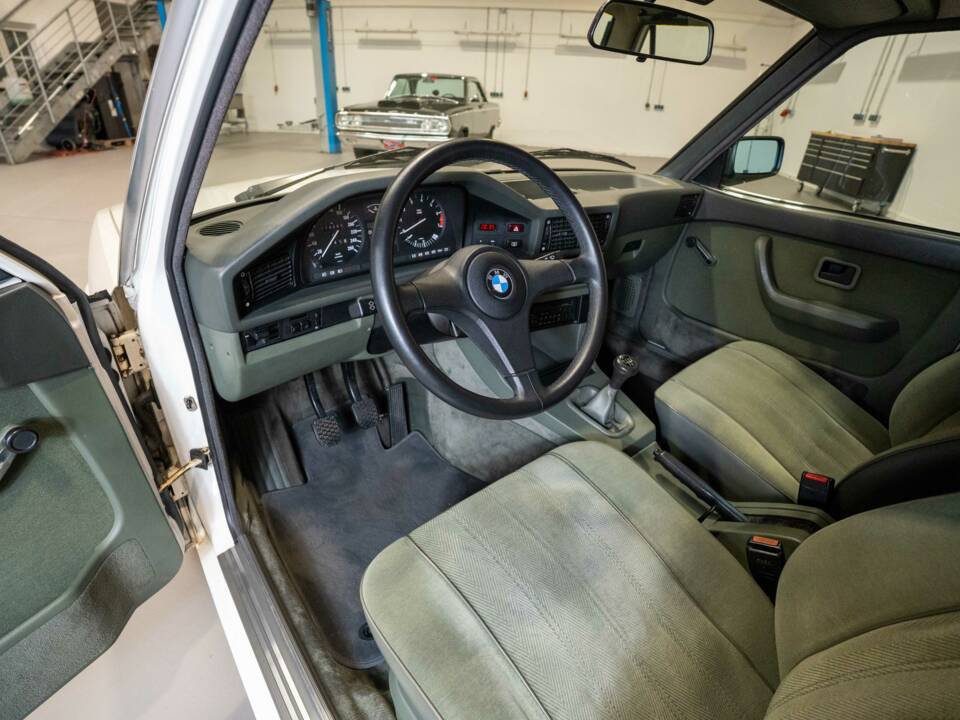 Afbeelding 17/52 van BMW 528i (1984)