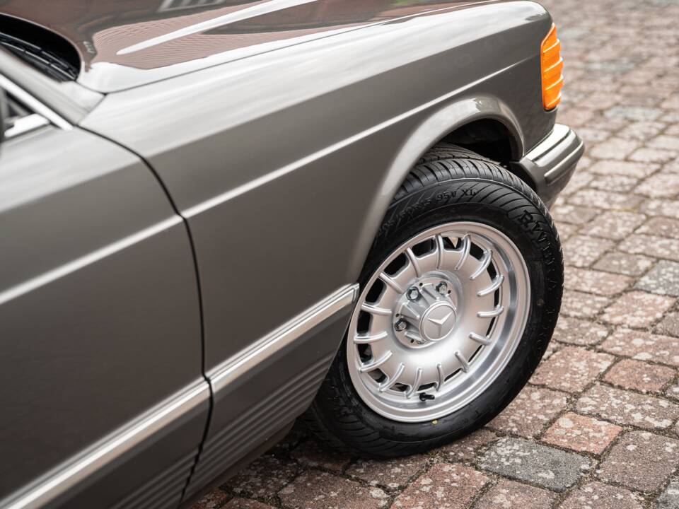Bild 2/76 von Mercedes-Benz 500 SEL (1985)