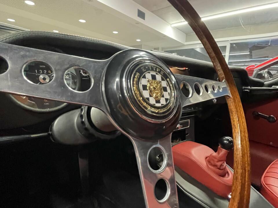 Afbeelding 25/34 van Jaguar E-Type (1968)
